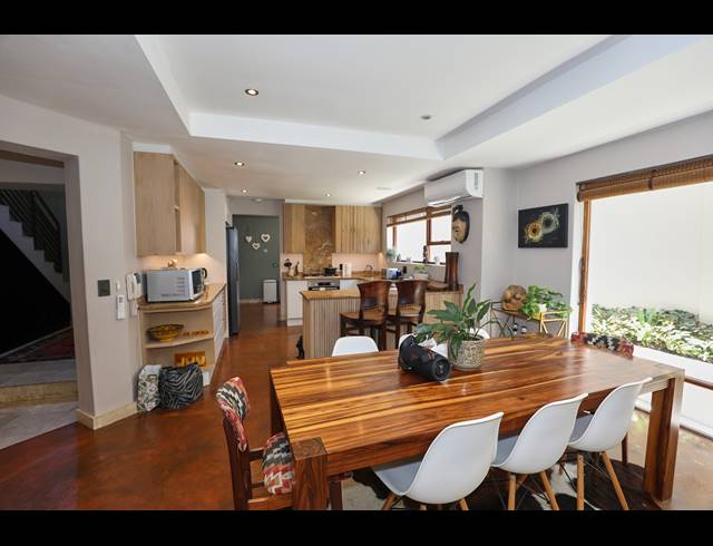 5 BEDROOM FREEHOLD TO LET IN NEWLANDS